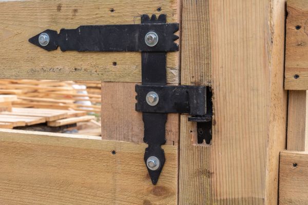 Gate Hinge Adjustment in Cheyenne