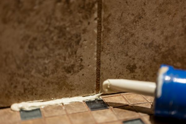 Cost of Shower Caulk Replacement in Cheyenne